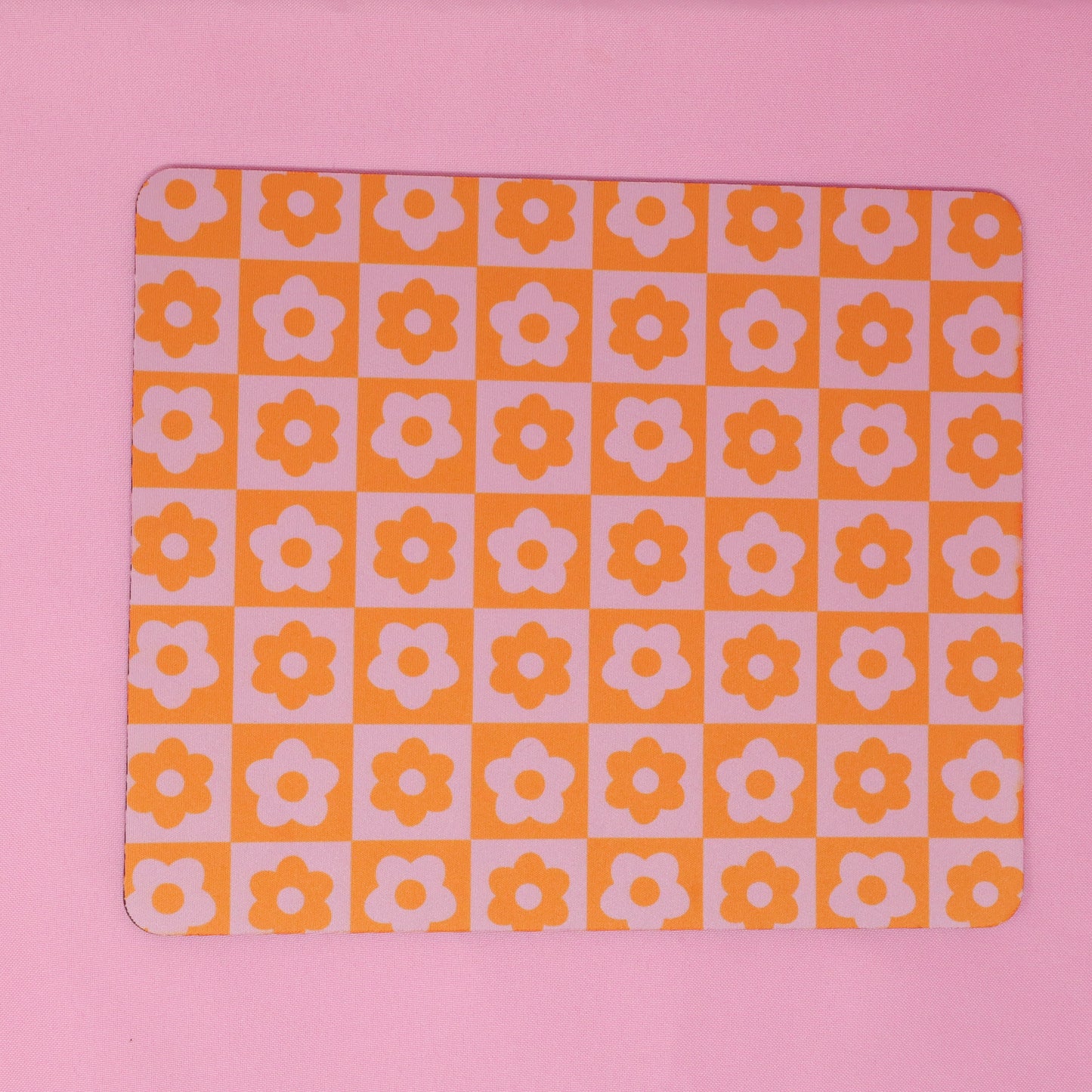Retro orange and pink flowers Mouse pad