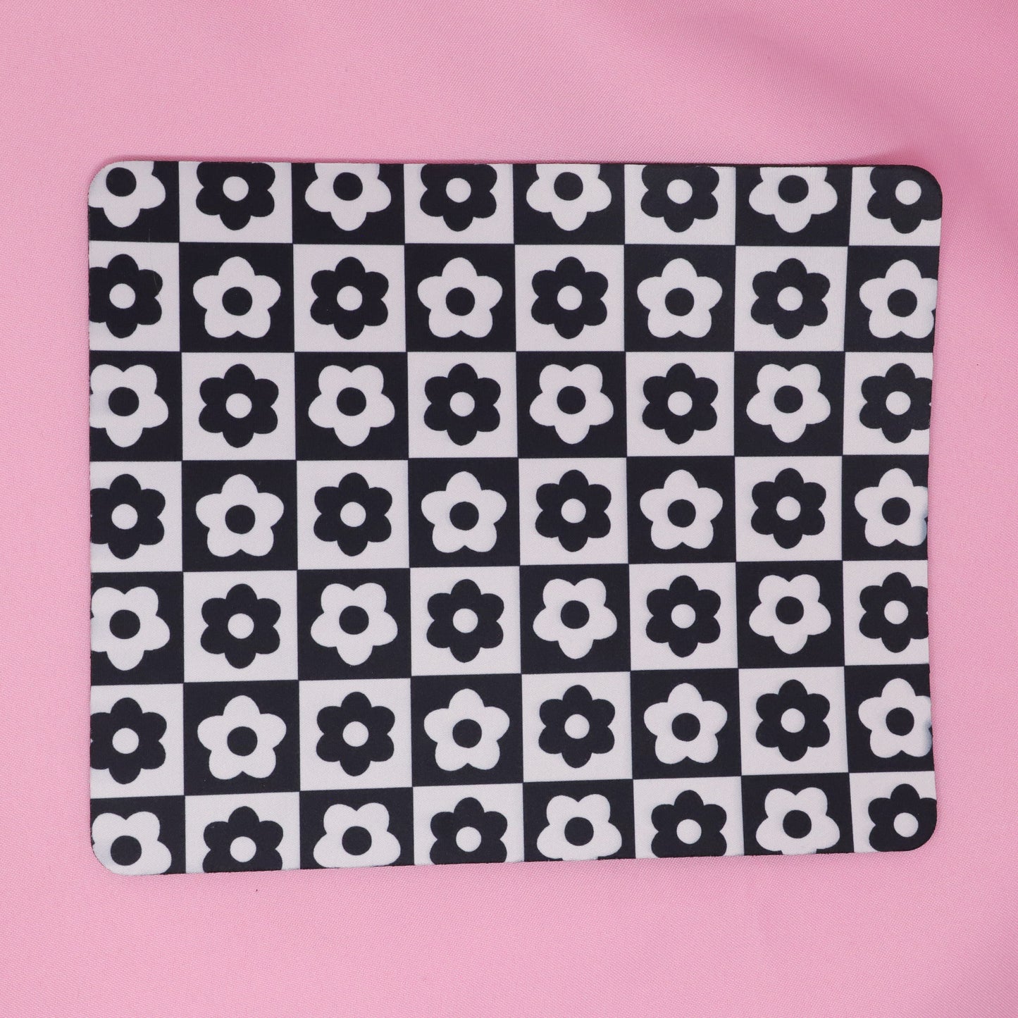 Retro black and white flowers Mouse pad