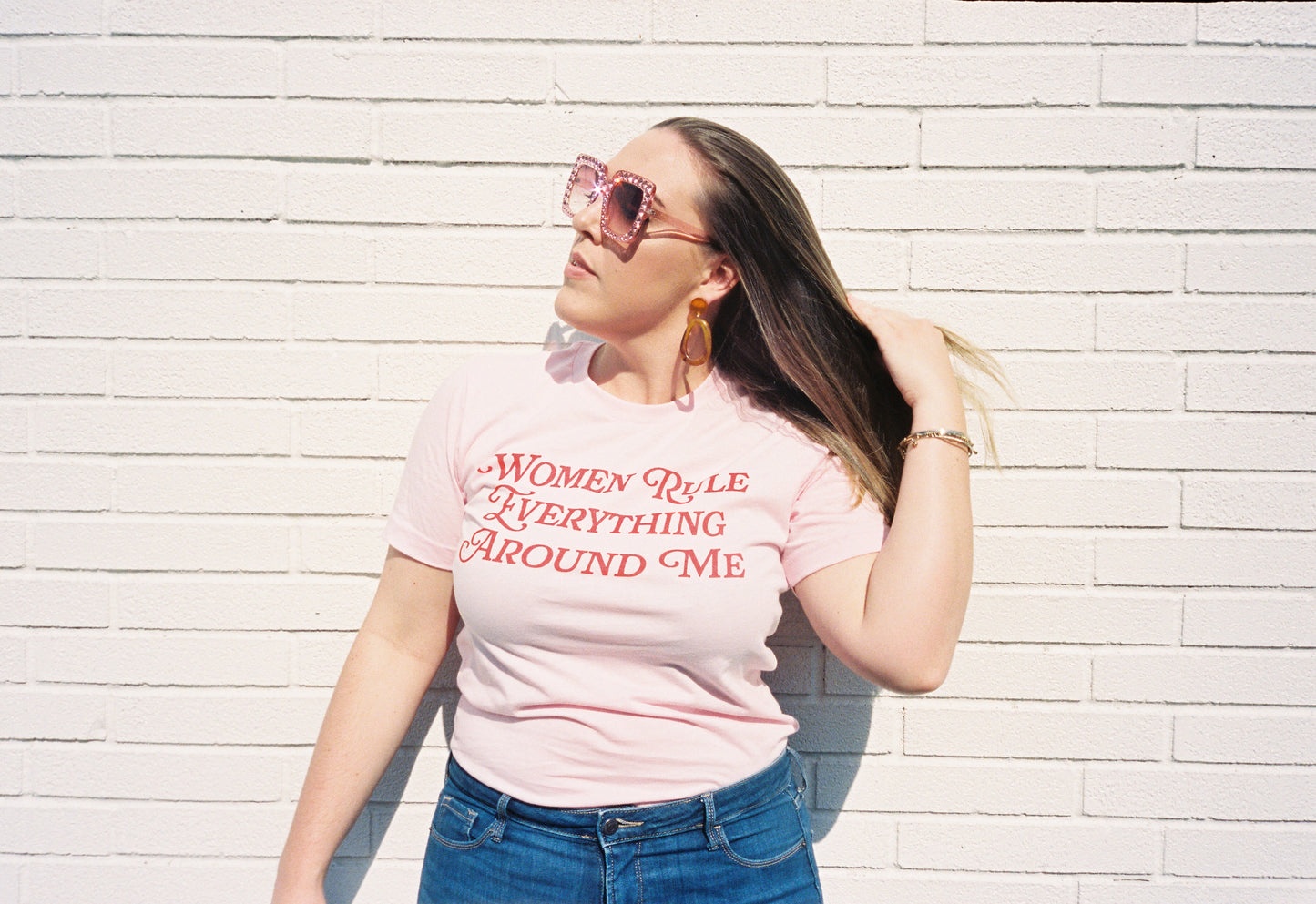 Women rule everything around me T-shirt PINK