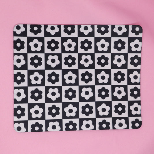 Retro black and white flowers Mouse pad