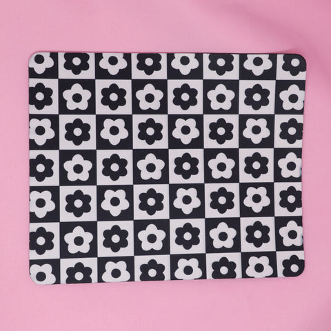 Retro black and white flowers Mouse pad